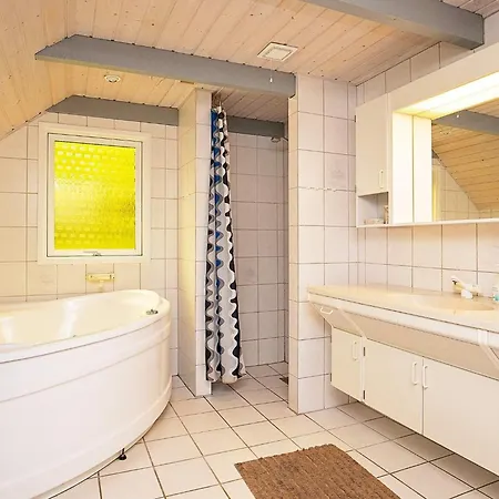 8 Person In Spottrup-by Traum