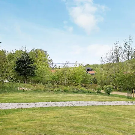 8 Person In Spottrup-by Traum